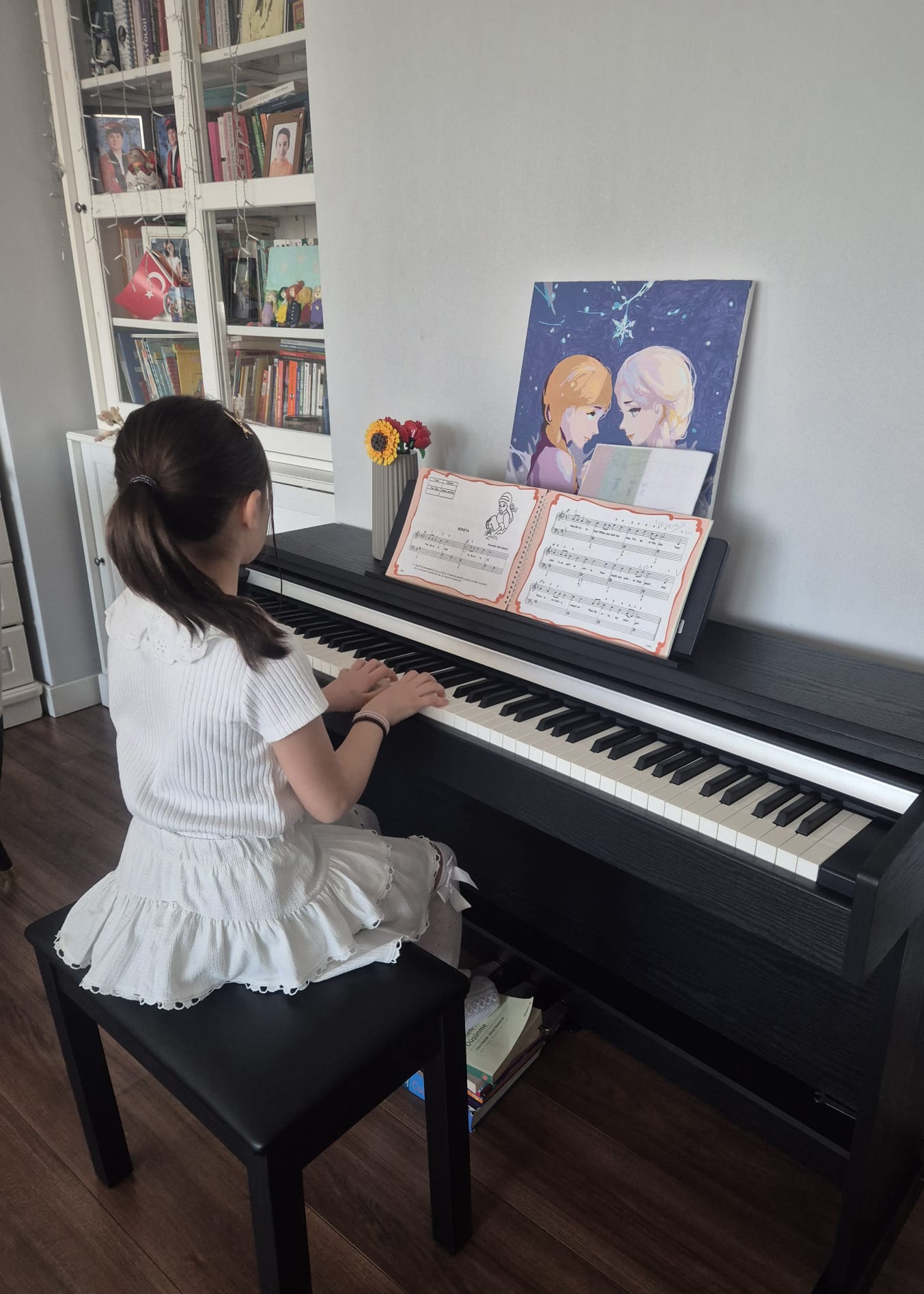 Piyano çalışma anları / Practice moments at the piano